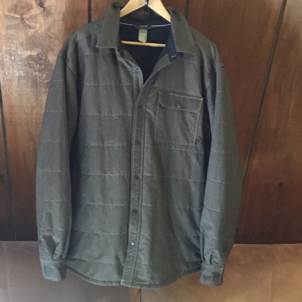 Mountain Hardwear Fleece lined jacket.
Casual townie style
Like new 
Men’s XL
